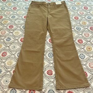 NWT Hollister Mid-Rise boot cut pants, size 10R.